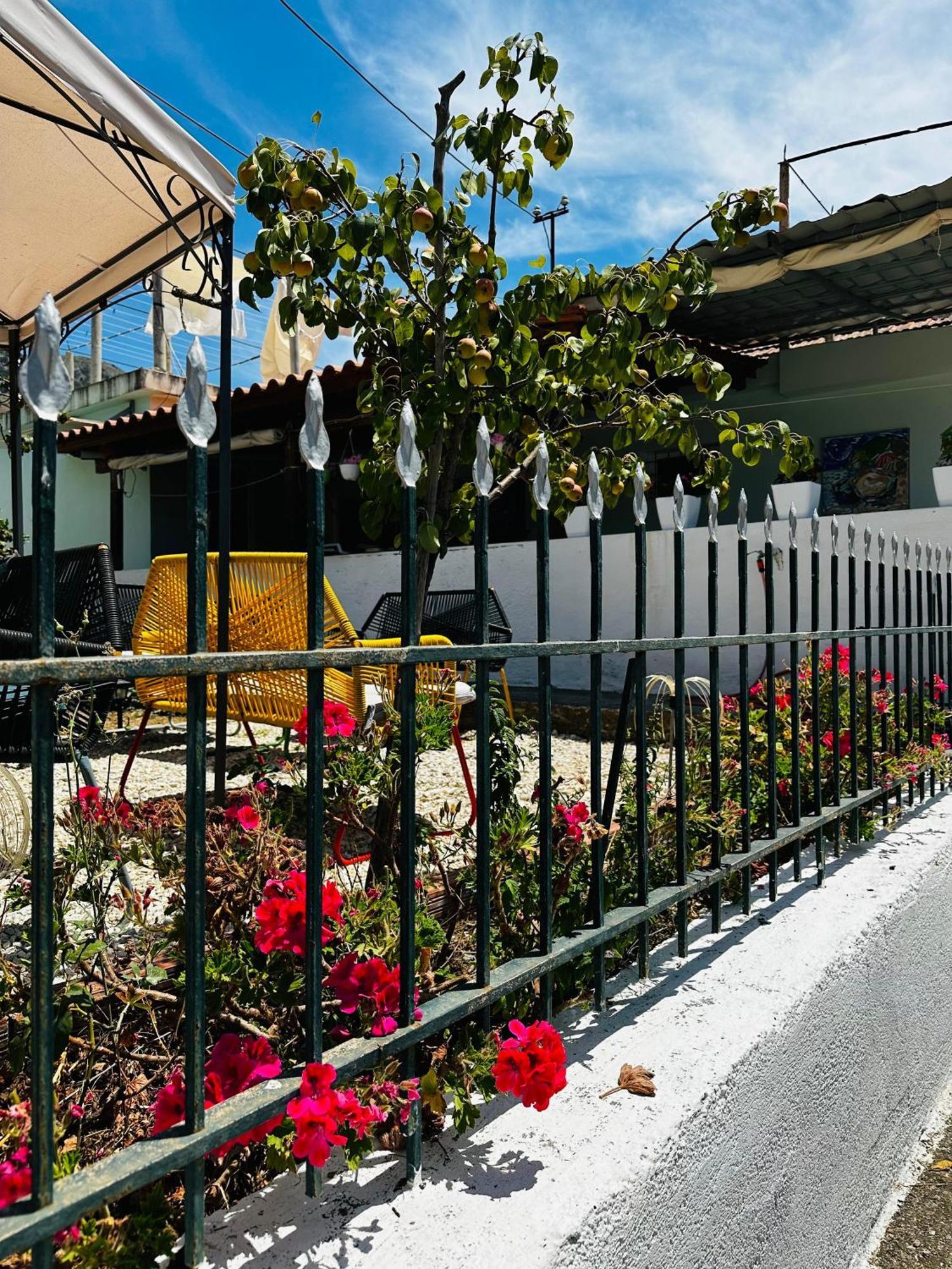 Natural Hostel Himare Exterior foto